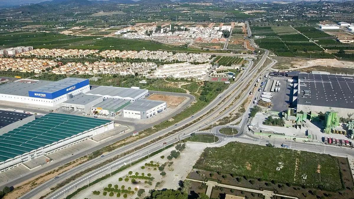 Vista aérea de la salida de la A3 en dirección Loriguilla y Riba-roja, por la CV-374.