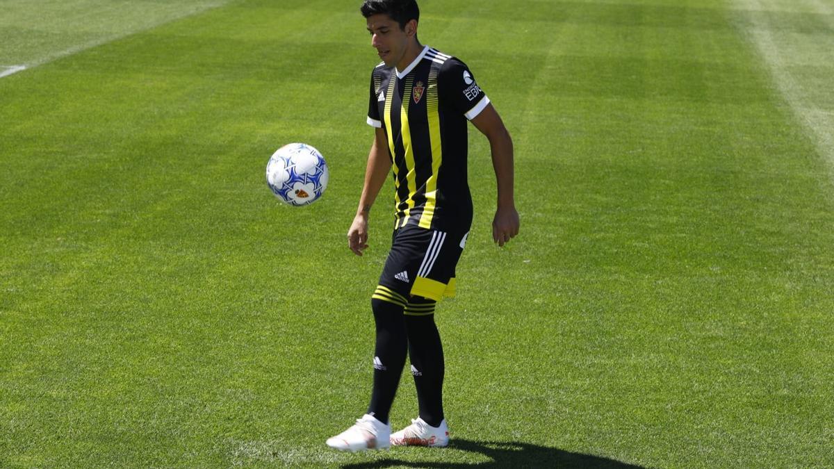 Fran Gámez, durante su presentación este mediodía con el Zaragoza.