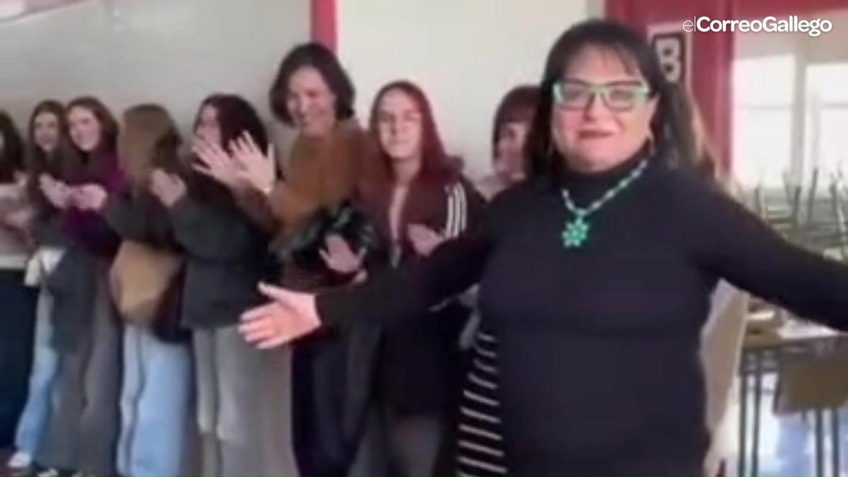 Emotiva despedida del IES Antonio Fraguas a la profesora Guadalupe García