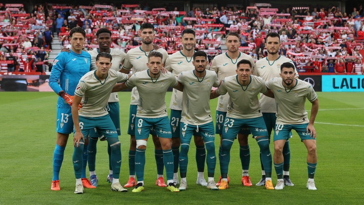 Equipo titular del Córdoba CF que salió derrotado este domingo en Los Cármenes, ante el Granada.