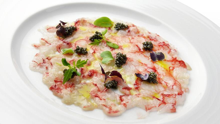 Gamba-Carpaccio mit Apfeleis und Olivenölschnee