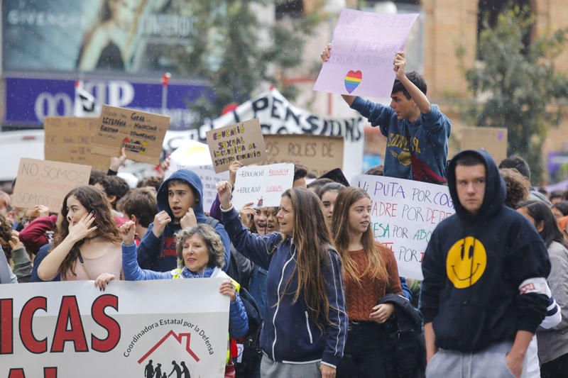 Estudiantes protestan en València contra el machismo en las aulas