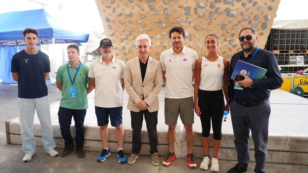 De izquierda a derecha, el taekwondista olímpico Jesús Tortosa; Fernando Hernández, CEO de Sputnik; Finuco, CEO de B3; Jesús Tortosa, concejal de Deportes; Federico Ferro, gerente de Operaciones Deportivas y sostenibilidad de IFSC; Anna Arnau, gimnasta olímpica, y Armando Huerta, director de El Periódico de España.