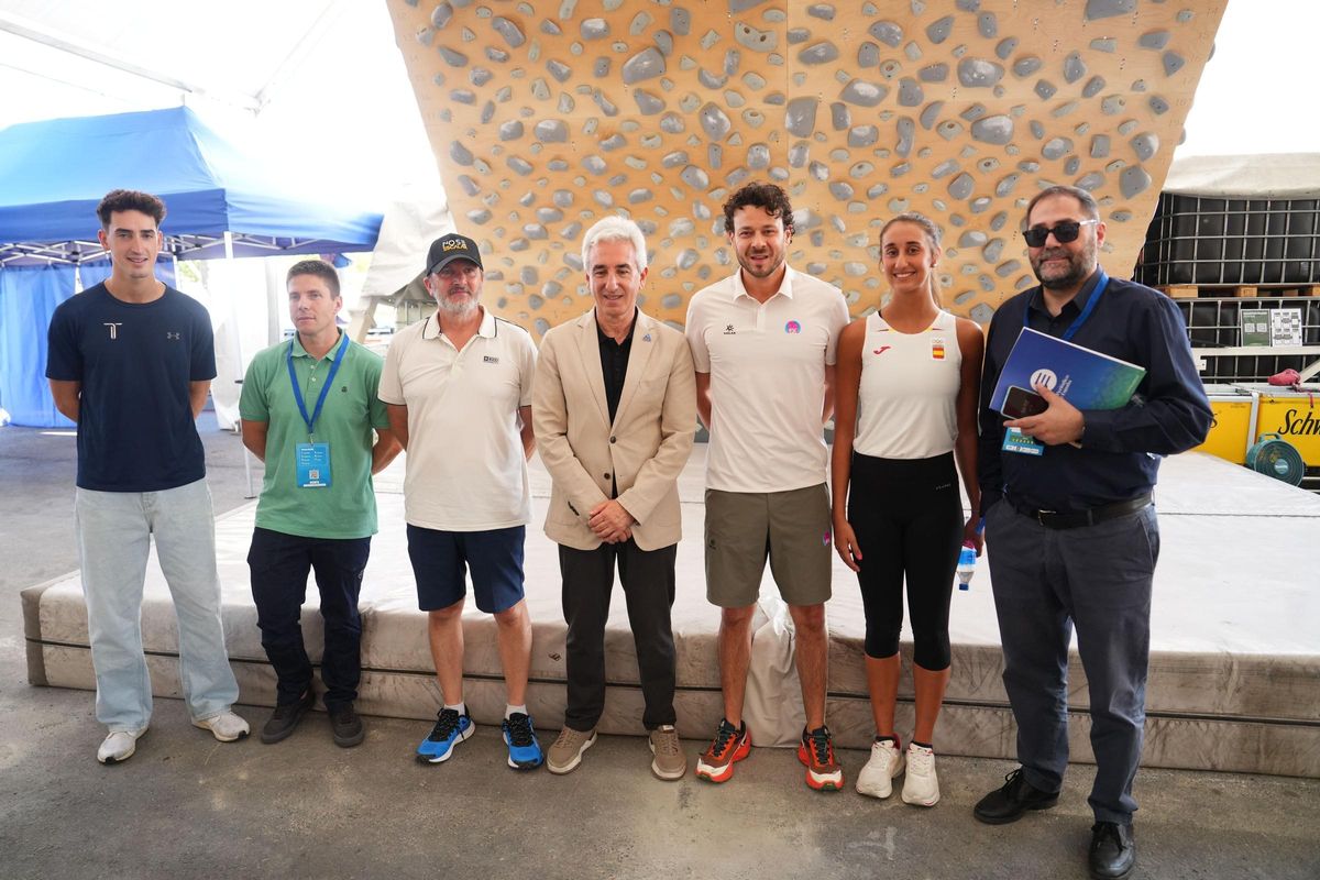 De izquierda a derecha, el taekwondista olímpico Jesús Tortosa; Fernando Hernández, CEO de Sputnik; Finuco, CEO de B3; Jesús Tortosa, concejal de Deportes; Federico Ferro, gerente de Operaciones Deportivas y sostenibilidad de IFSC; Anna Arnau, gimnasta olímpica, y Armando Huerta, director de El Periódico de España.