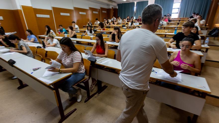 Cerca de un millar de alumnos en la convocatoria extraordinaria de Selectividad de la UA