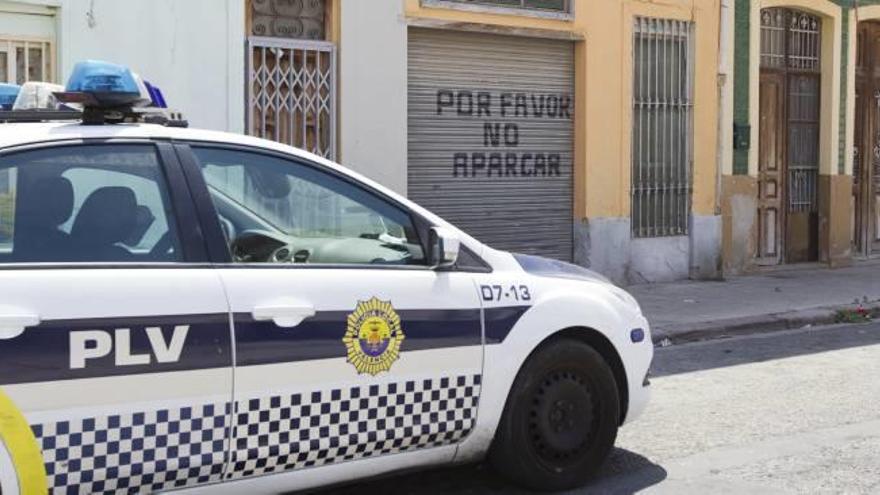 La Policía Local &quot;desmantela&quot; una chatarrería ilegal en una planta baja