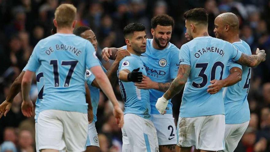 Los jugadores del Manchester City celebran uno de los goles anotados en la jornada anterior ante el Bournemouth.