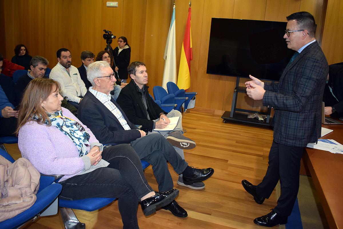 José González, durante o encontro con empresarios e empresarias en Valga.