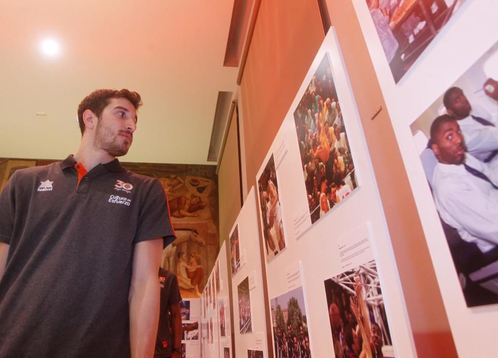 Todas la imágenes de la inauguración de la exposición '30 años de Valencia Basket'