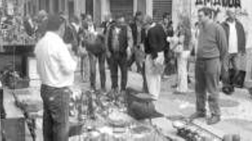 Castañas asadas en el rastro de antigüedades