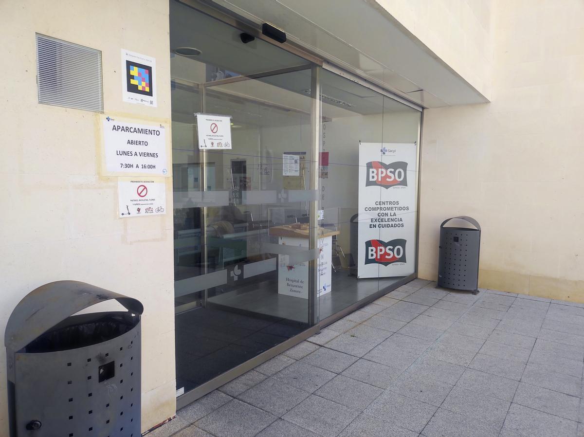 Acceso principal al Hospital de Benavente.