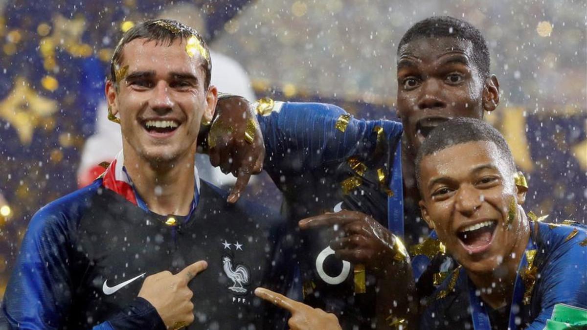 Griezmann, celebrando el título con sus compañeros