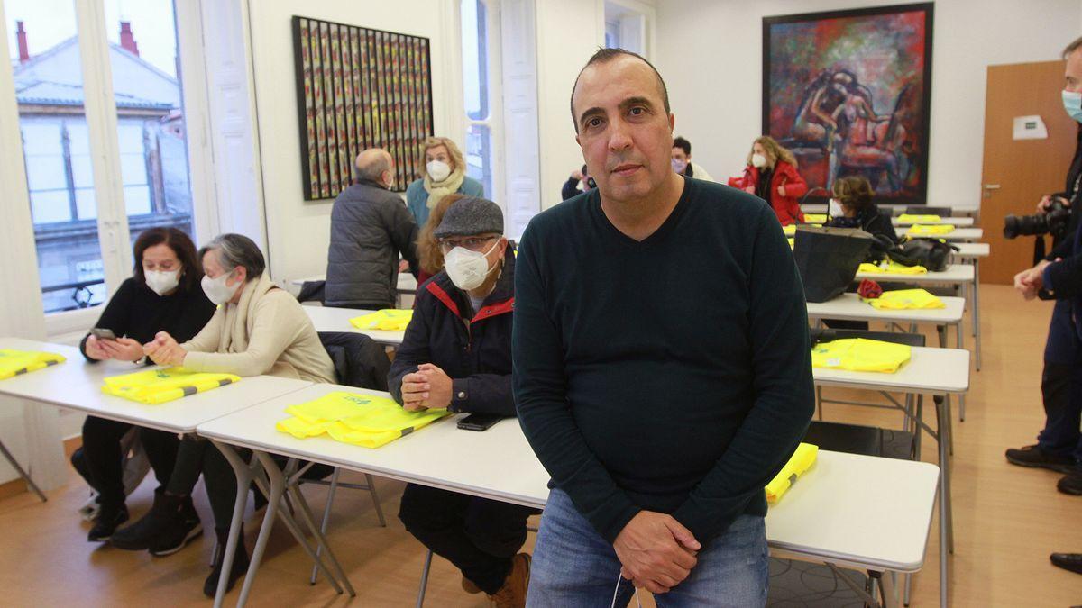 Benito Bouzada, en una charla de seguridad vial con personas mayores.