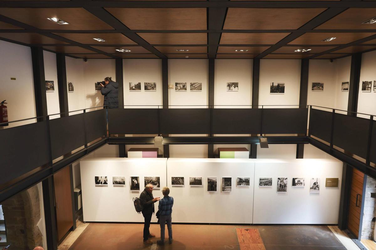 En imágenes: Inauguración de la exposición "Memoria fotográfica de la Asturias franquista"