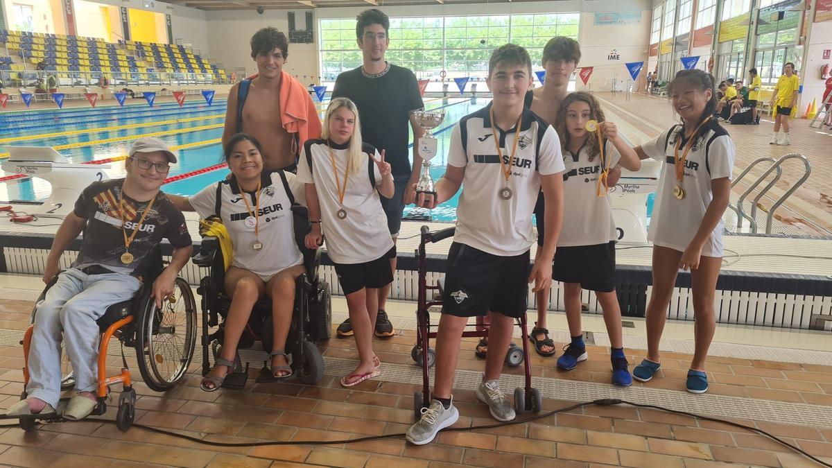 Varios de los participantes en el III Open Nacional Illes Balears de natación adaptada.