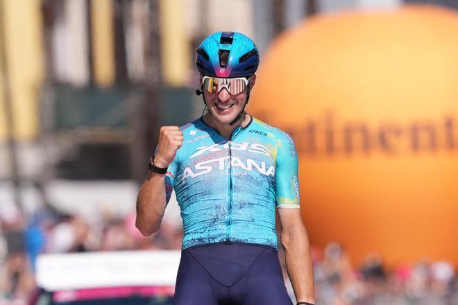 El italiano Bettiol triunfa en el Giro con Vingegaard mirando a los Alpes
