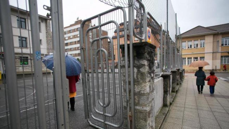 "Es una medida necesaria que debería haberse tomado antes": los padres de Oviedo reciben sin sorpresas el anuncio de cierre de los colegios