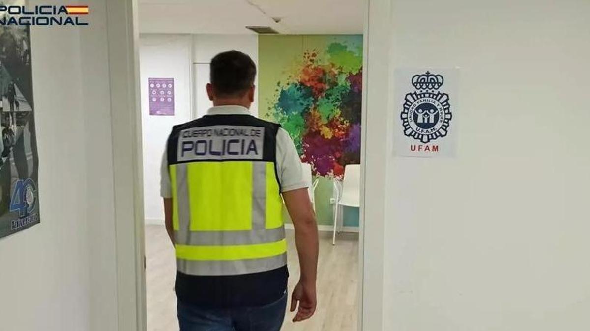 Ein Beamter der Nationalpolizei auf Mallorca.