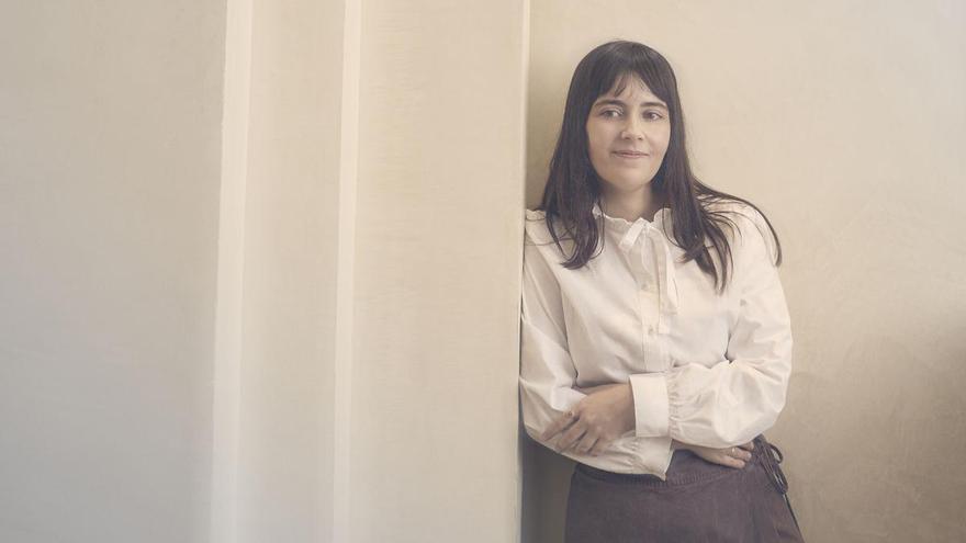 La escritora Lana Corujo presenta su novela 'Han cantado bingo' en A Coruña: "Escribí esta historia para decirle de alguna manera a mi hermana que la quiero"