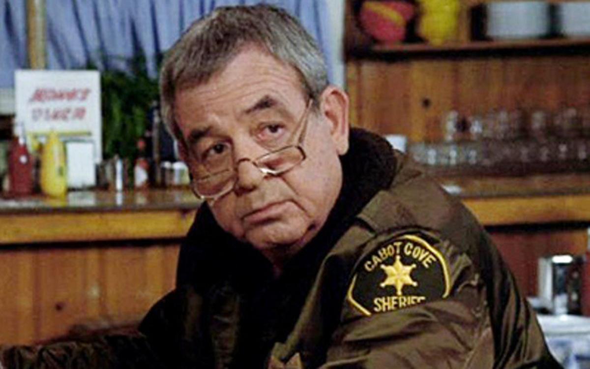 Tom Bosley, en el paper del xèrif Amos a ’S’ha escrit un crim’. Tom Bosley, en el paper del xèrif Amos a ’S’ha escrit un crim’.