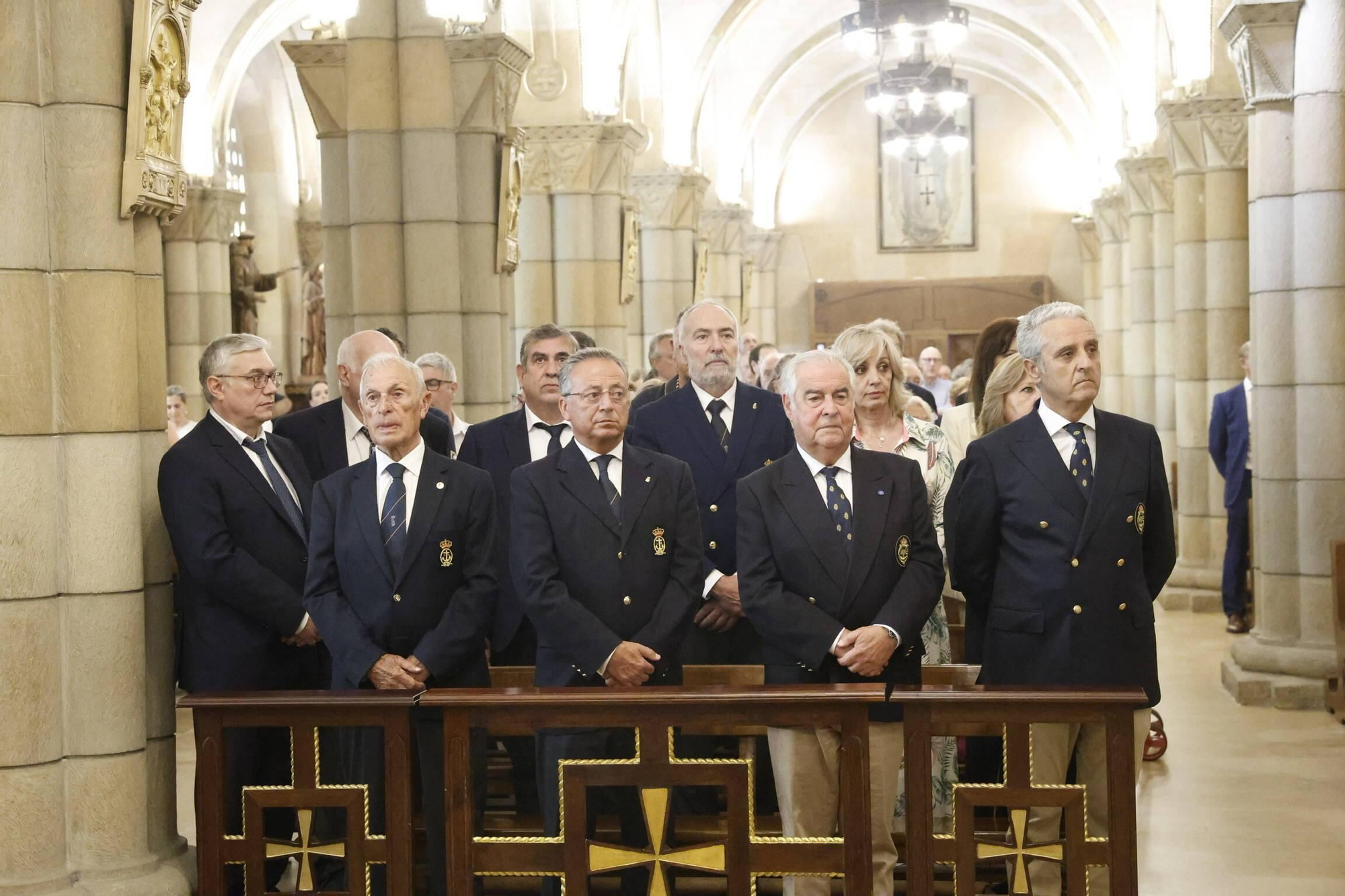 La misa con la Armada y la ofrenda floral del Carmen en Gijón, en imágenes