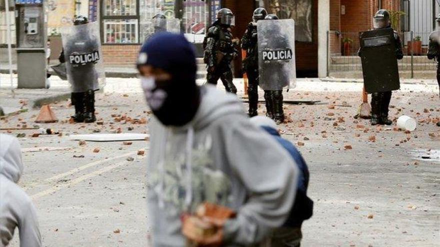 Los enfrentamientos entre estudiantes y policías dejan varios heridos en Colombia