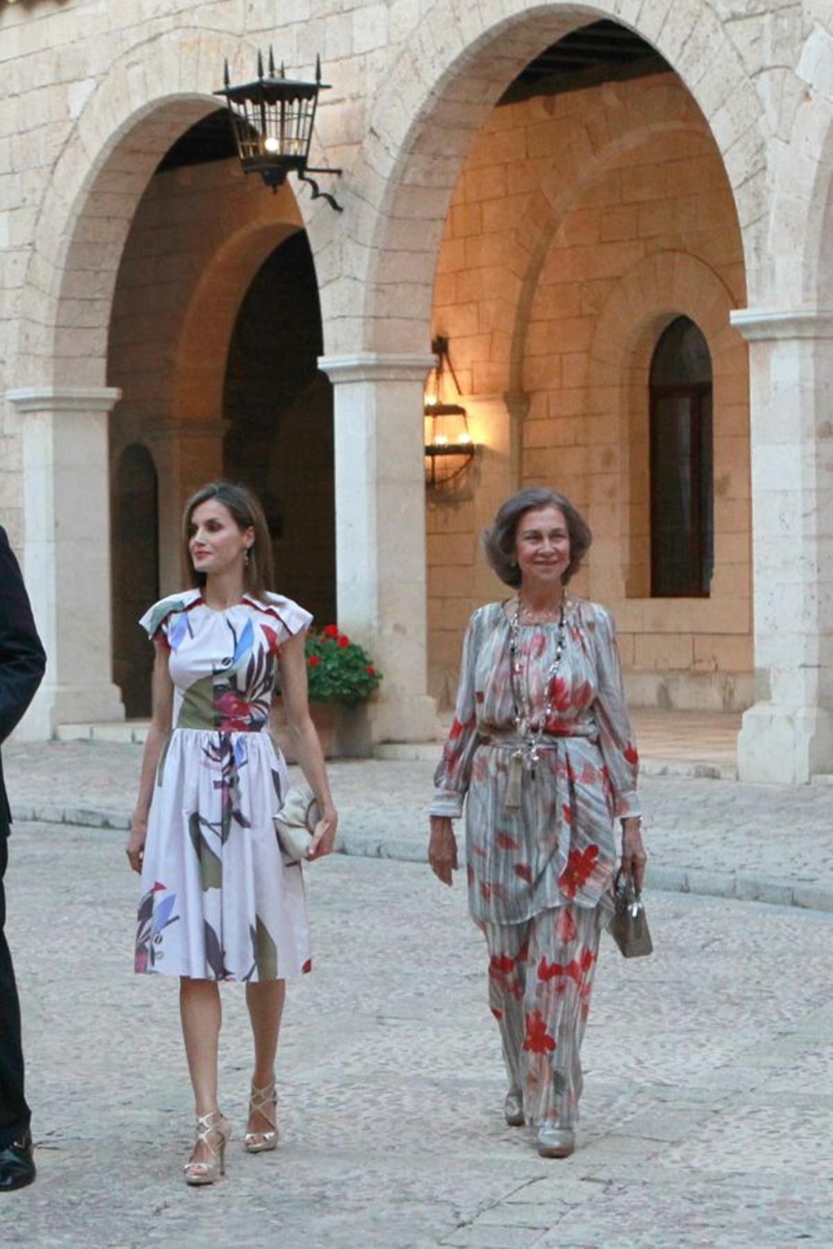 Letizia Ortiz y Doña Sofía a su llegada al Palacio de la Almudaina