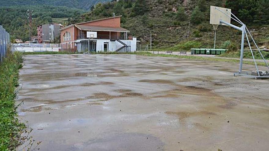 Pista esportiva (on hi havia hagut el pavelló) on s&#039;erigirà la sala polivalent de Guardiola