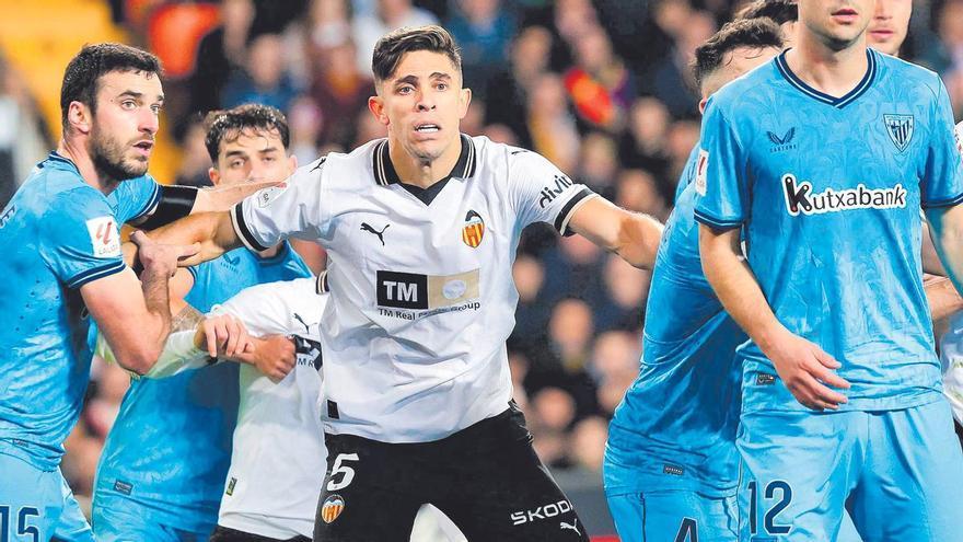 Paulista: &quot;Volveré, mi familia y yo estamos enamorados del Valencia&quot;