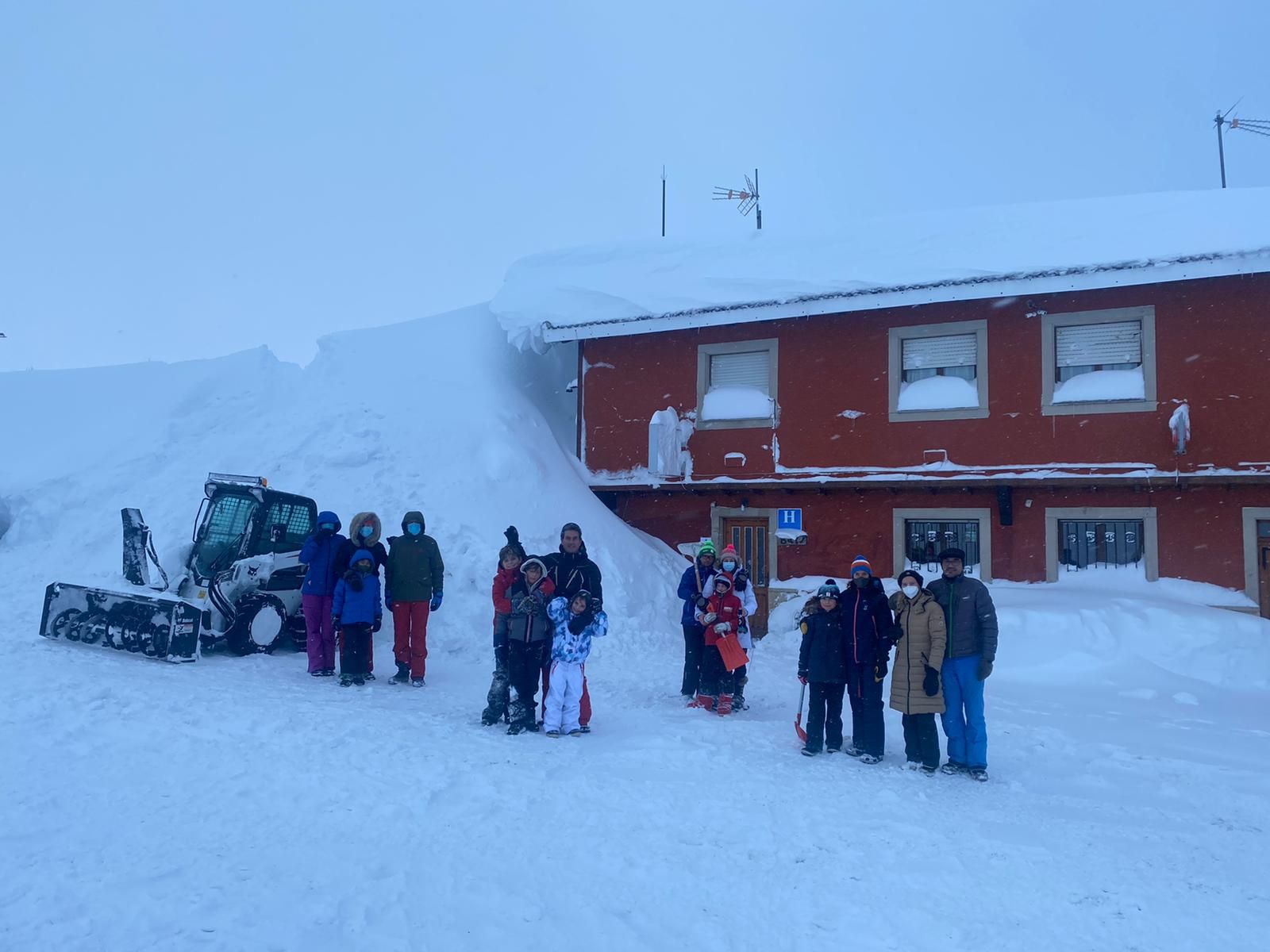 Más de dos metros de nieve: así se enfrentan los vecinos de Aller al temporal