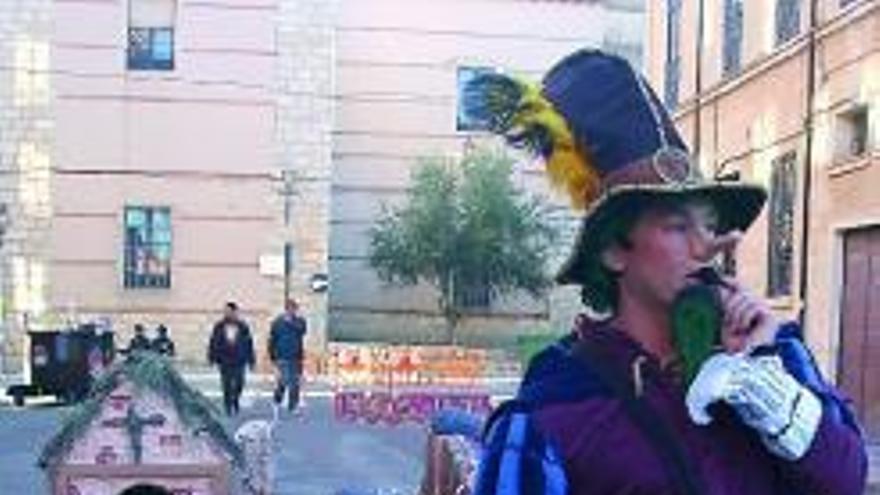 El flautista de Hamelín al inicio del desfile.