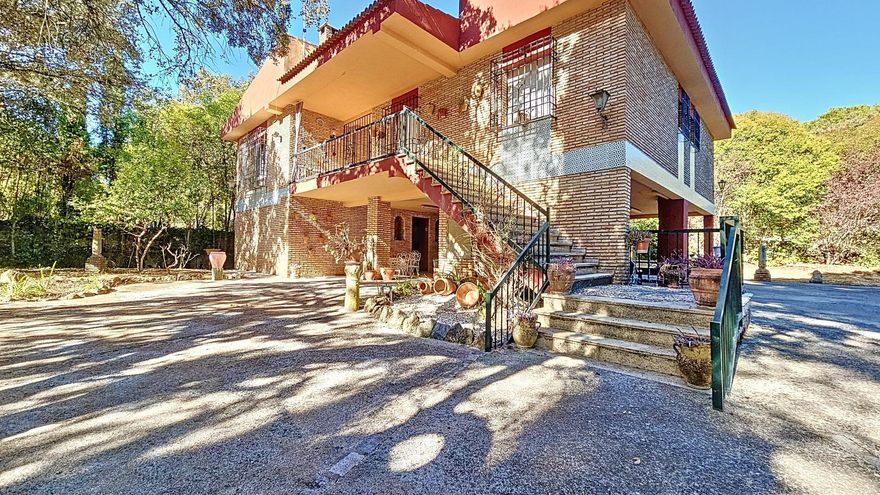 A la venta una casa con piscina y jardín en Trassierra por 279.000 euros
