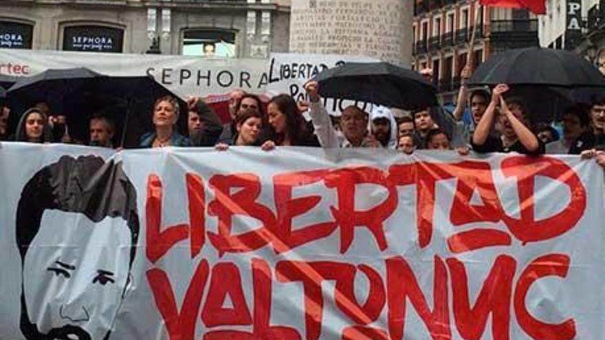 La concentración que tuvo lugar ayer en apoyo al rapero mallorquín en la Puerta del Sol en Madrid.