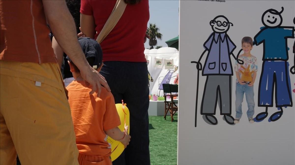 Campaña para incentivar la acogida de niños tutelados, celebrada en el Moll de la Fusta de Barcelona en el 2008.