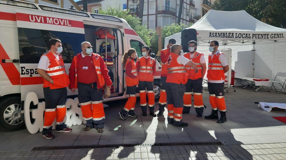 Voluntarios de Cruz Roja, en una de las actividades que realizan a lo largo del año.