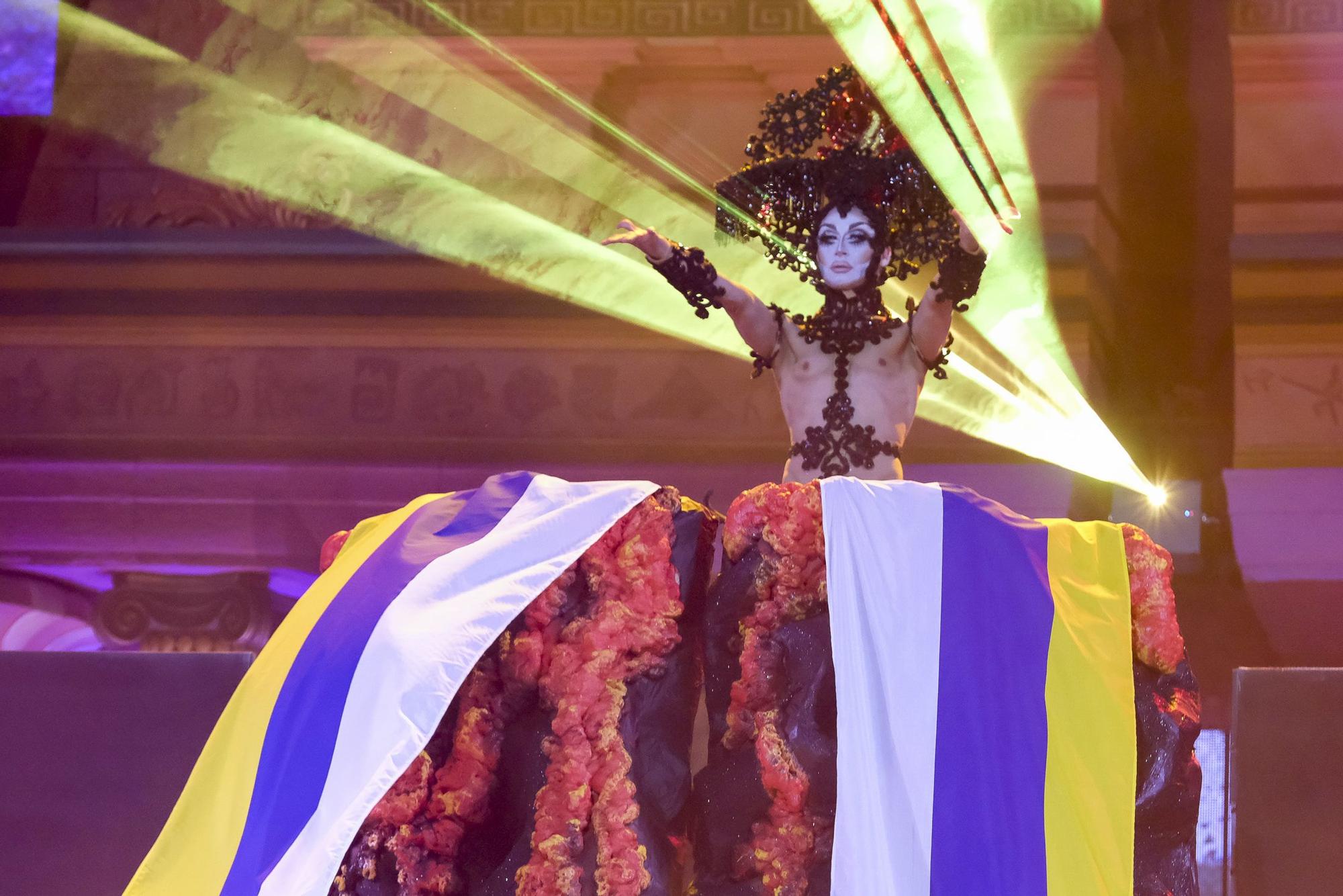 Actuación de Drag Kiowa en la Gala Drag del Carnaval de Las Palmas 2022