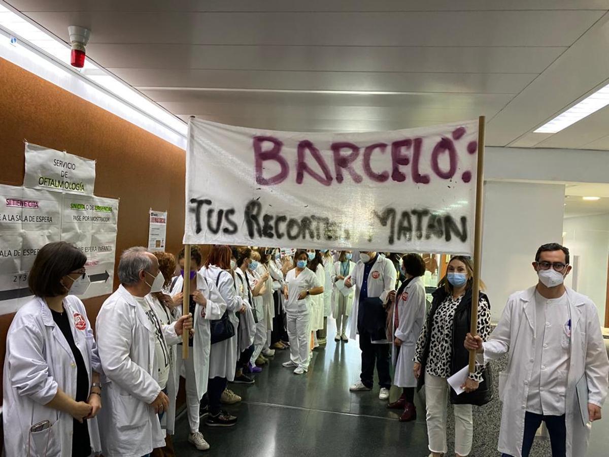 Protesta de los sindicatos para reclamar una ampliación de plantilla en el Provincial.