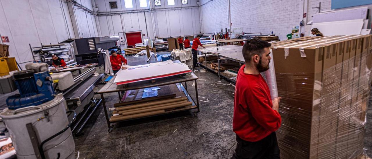 Traabajadores de Publiservei, empresa de Sant Boi que se ha presentado para participar del piloto de semana laboral de cuatro días.