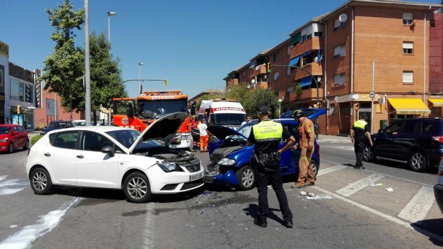 Un accidente de coche en Sagunt obliga a trasladar a dos heridos al hospital