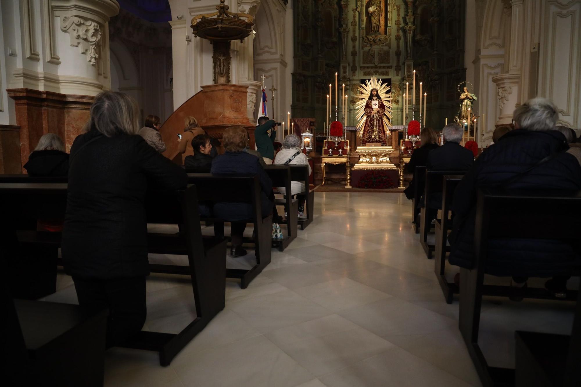 Colas en Santiago por la devoción por el Cristo de Medinaceli