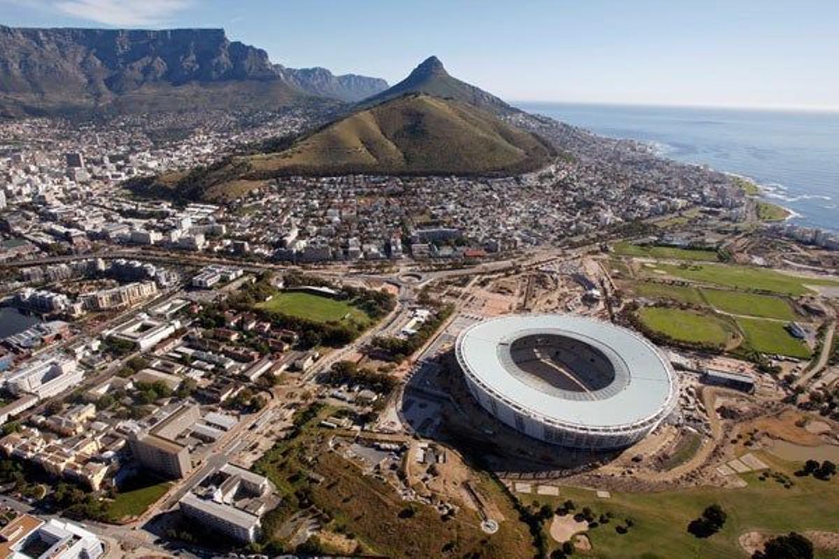 Vista aérea del estadio de fútbol de Ciudad del Cabo, donde se celebró el Mundial de Fútbol en 2010.