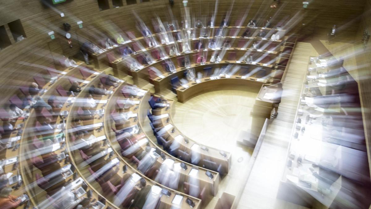 Última sesión del pleno de las Corts celebrada a mediados de abril.