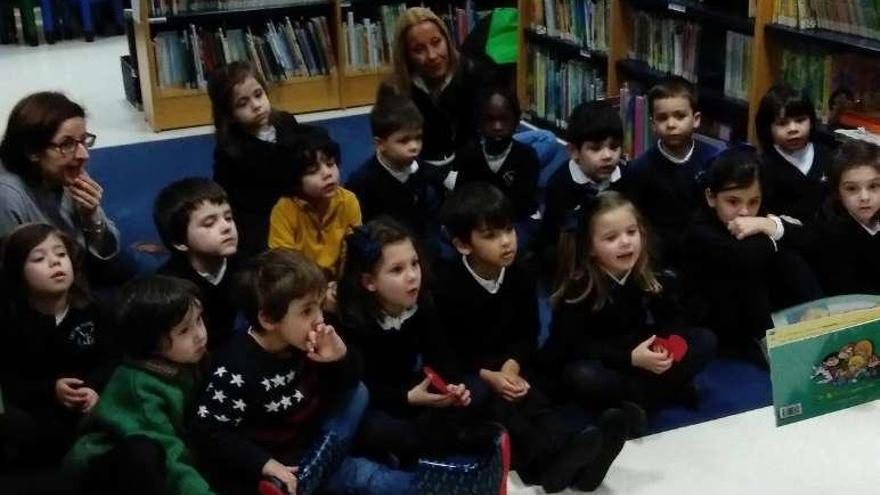 Los alumnos de Portonovo visitan la Biblioteca Municipal