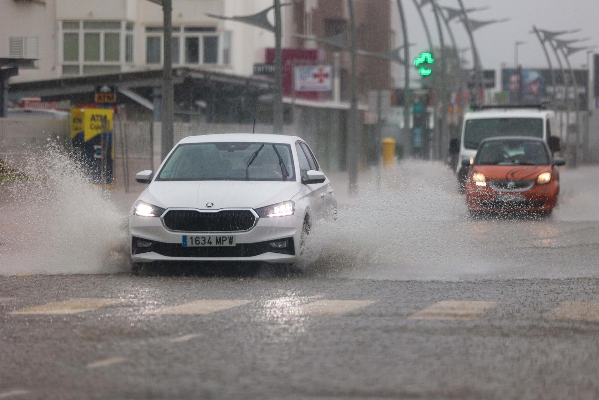 Cae una fuerte tromba de agua en Ibiza