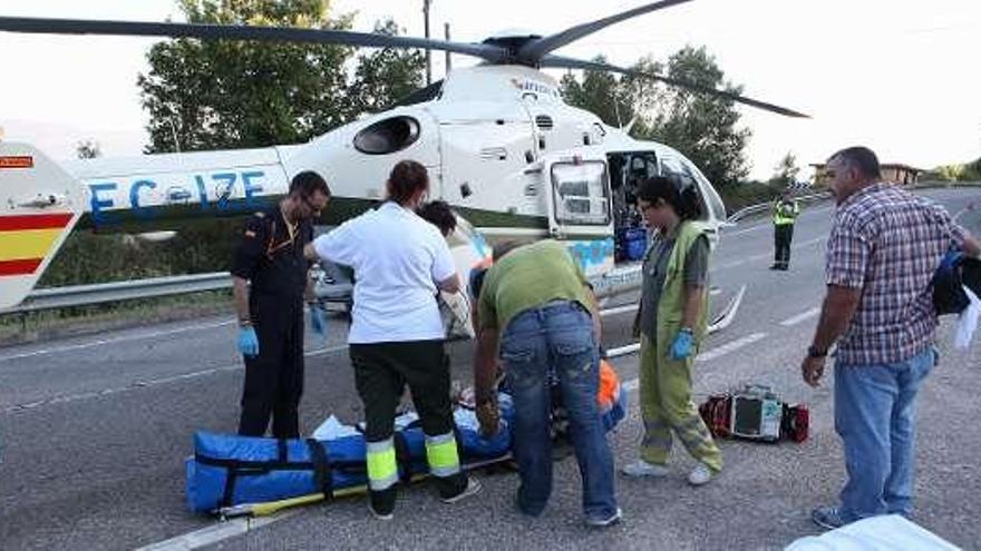 El herido, antes de ser evacuado en helicóptero. // Nick