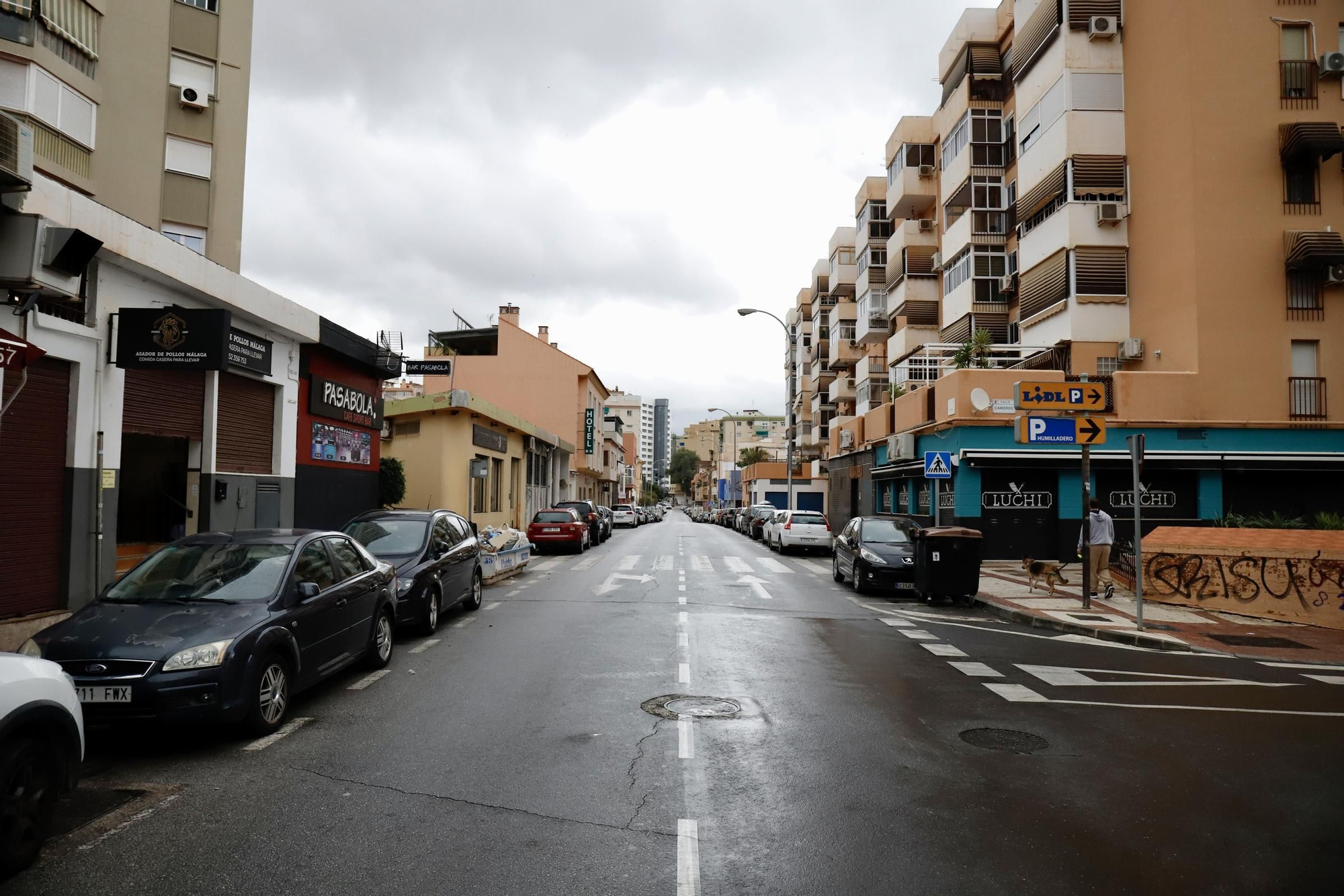 Las calles de Málaga, prácticamente vacías ante la alerta roja por fuertes lluvias