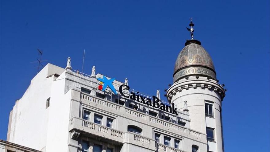 CaixaBank prevé cerrar 18 oficinas en Aragón y reducir 43 empleos