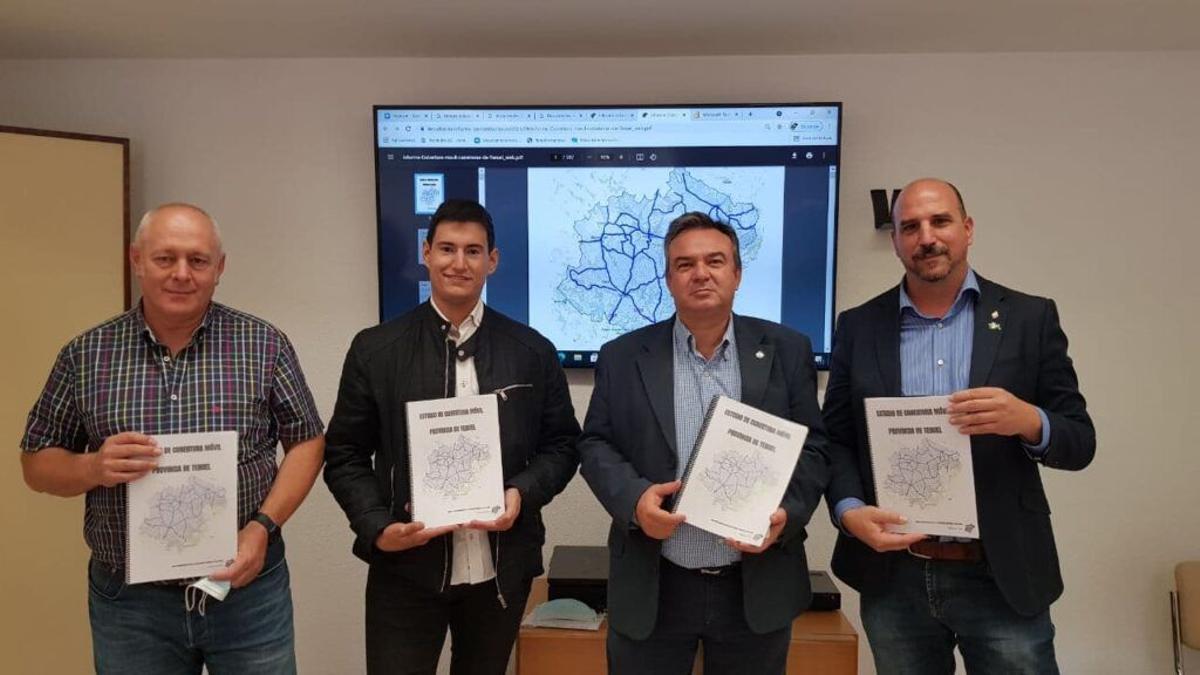 Antonio Saz, Santiago Lázaro, Javier Mateo y Joaquín Egea en la presentación de los resultados del estudio.