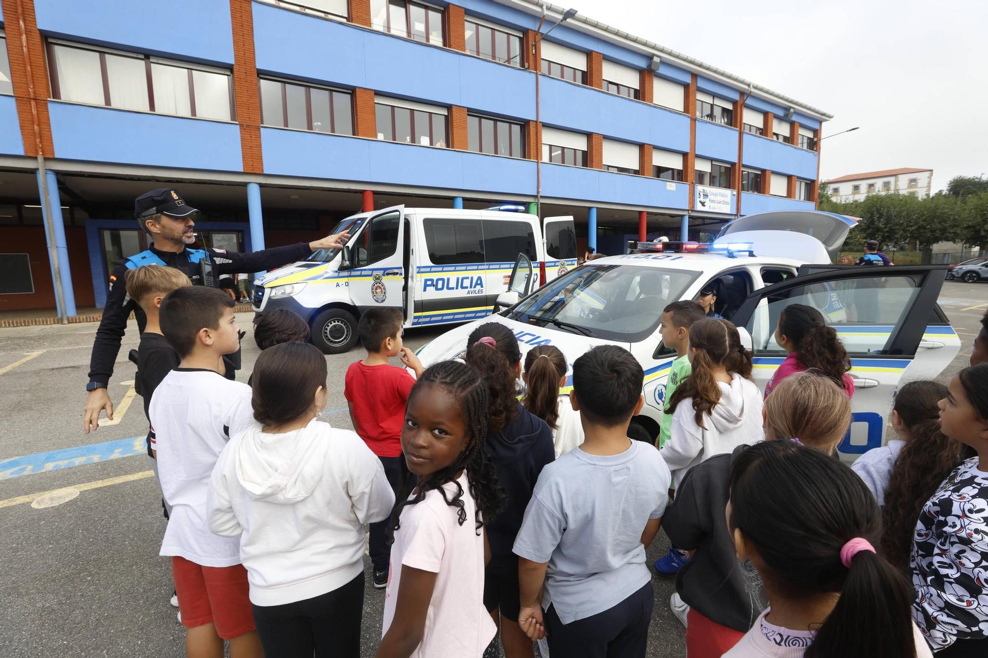 La Policía Local visita el colegio de La Luz