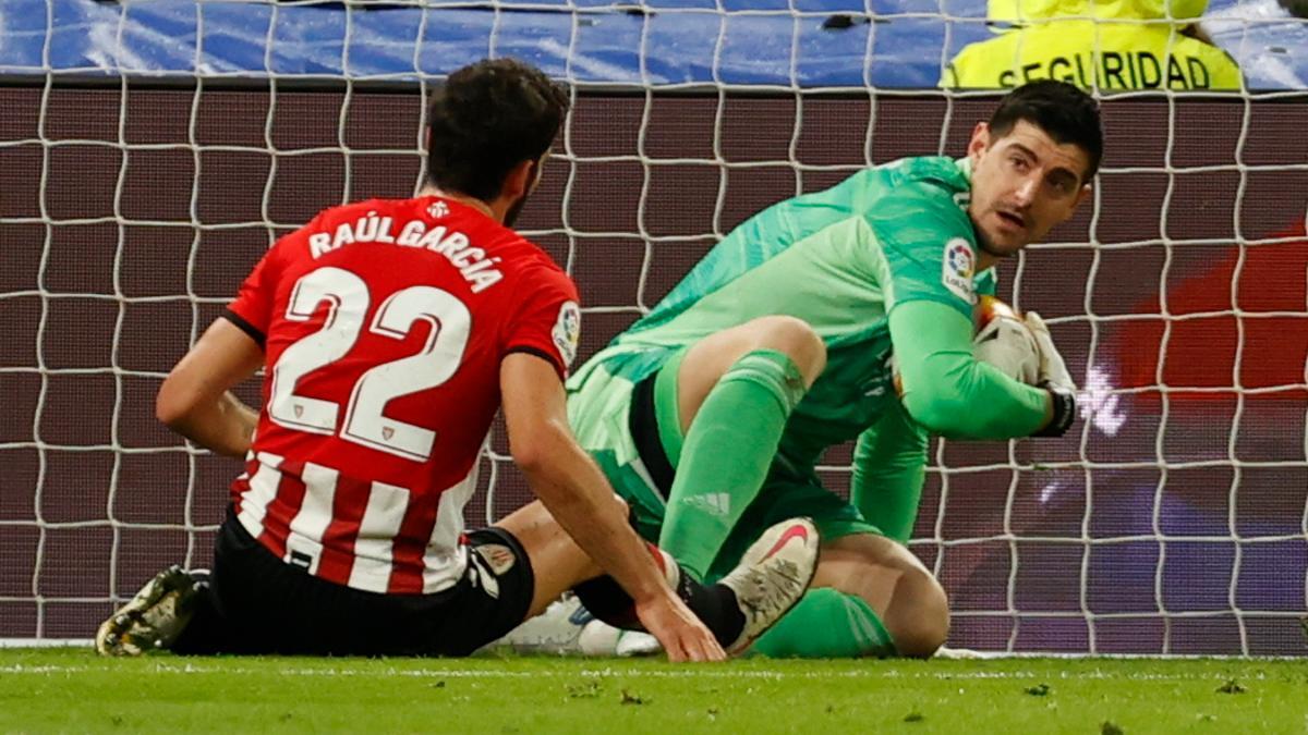 Courtois, durante el partido contra el Athletic